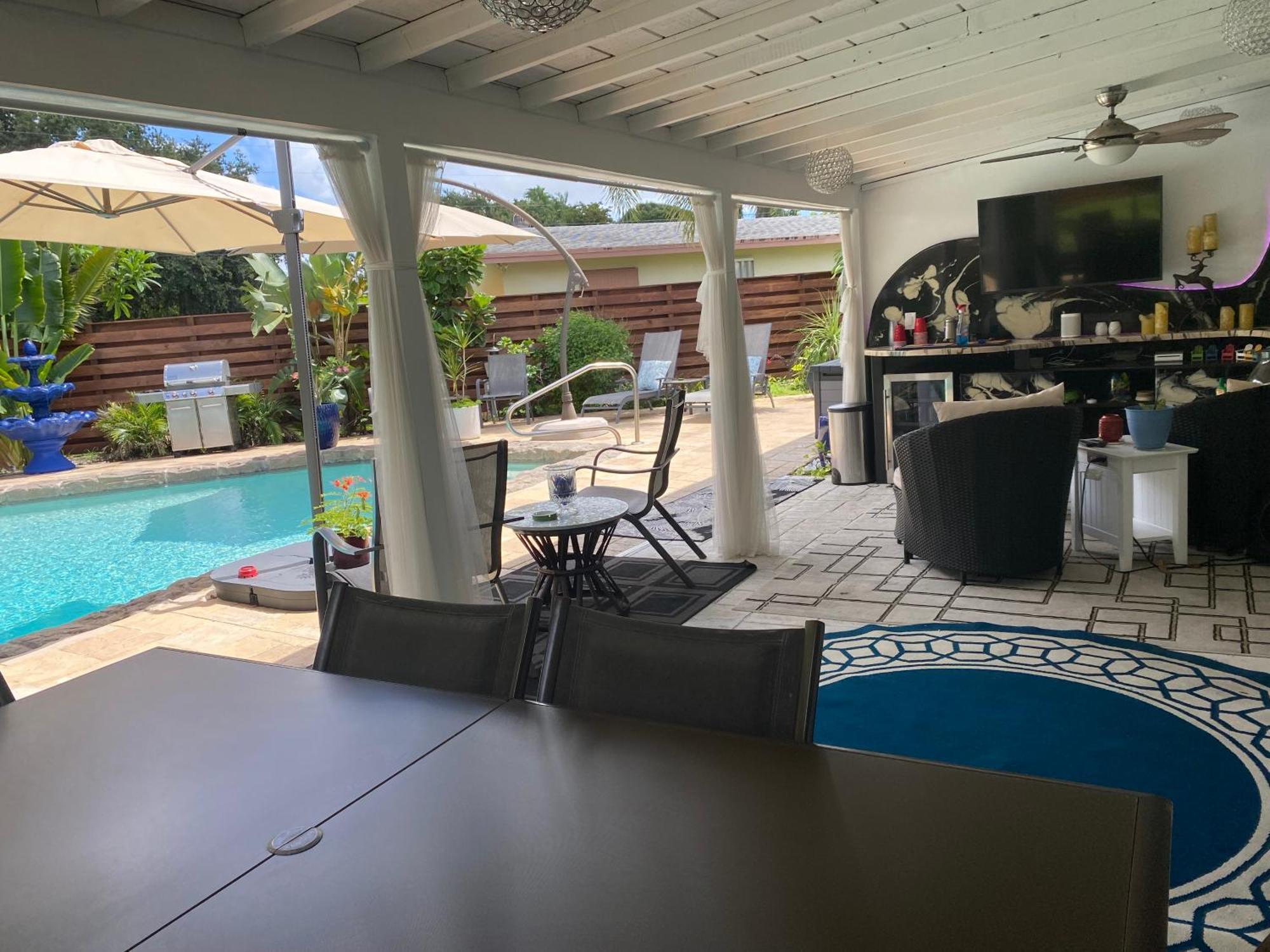 Wilton Manors A Mens Oasis Bed & Breakfast Exterior photo